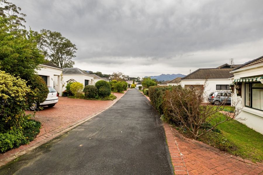 To Let 3 Bedroom Property for Rent in Onder Papegaaiberg Western Cape